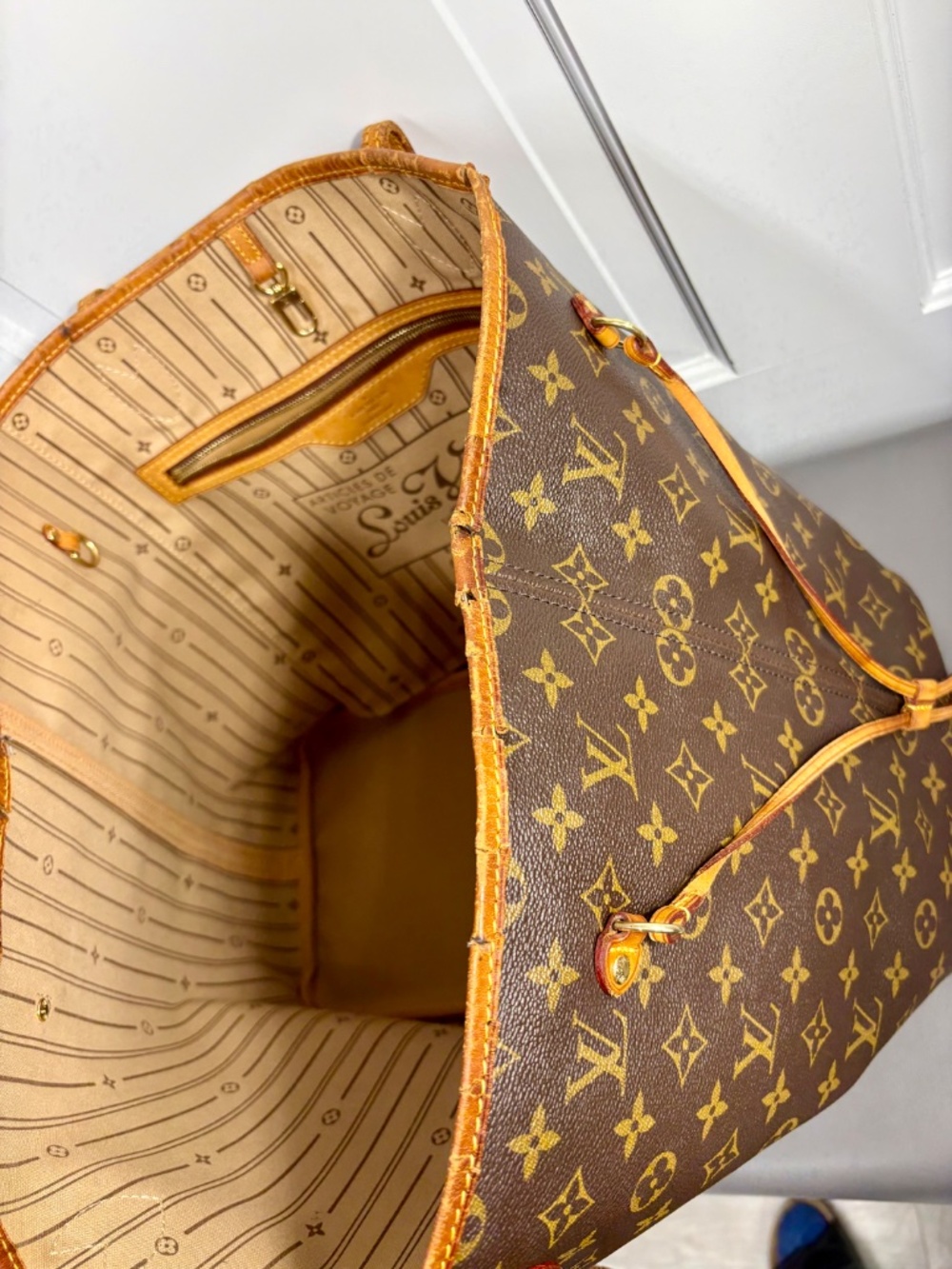 Louis Vuitton Monogram Neverfull GM - Picture 9 of 14